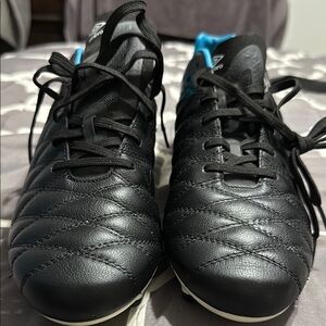 Umbro Men's Black and Blue Athletic Shoes